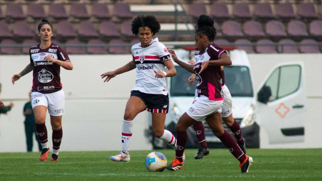 ferroviaria-x-sao-paulo-pelo-brasileirao-feminino-tem-atraso-por-motivo-inusitado