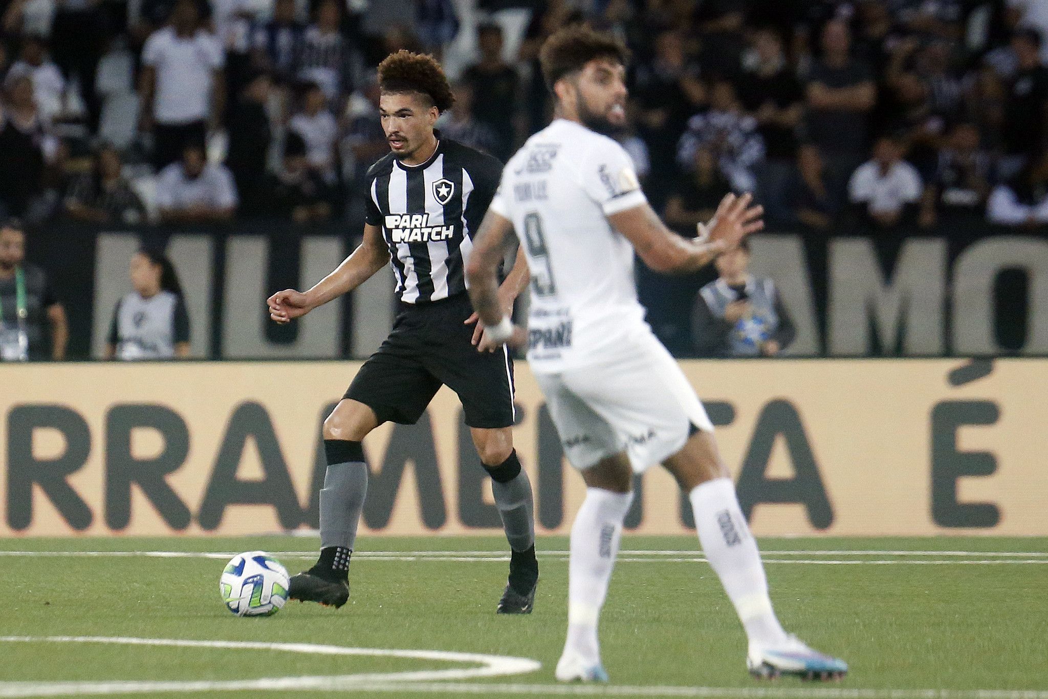 duelo-de-opostos:-botafogo-e-corinthians-se-enfrentam-pelo-brasileirao