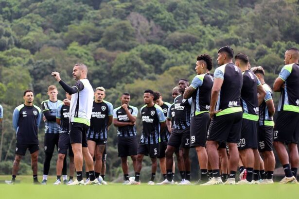 botafogo-tera-que-lidar-com-ausencia-inedita-para-vencer-corinthians