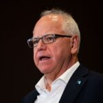 walz-diz-que-esta-“feliz”-por-trump-estar-seguro-e-condena-a-violencia-nos-eua