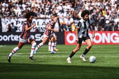 com-recorde-de-publico,-corinthians-vence-o-sao-paulo-e-conquista-sexto-titulo-do-brasileirao-feminino