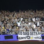 torcida-do-botafogo-faz-festa-no-desembarque-da-equipe-no-rio