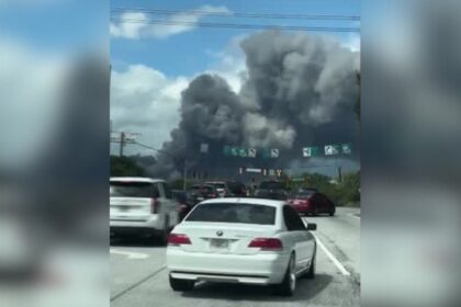 incendio-em-fabrica-quimica-na-georgia-fecha-estradas-e-causa-retirada-de-moradores