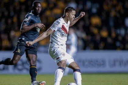 brasileirao:-criciuma-vence-atletico-go-e-abre-7-pontos-do-corinthians