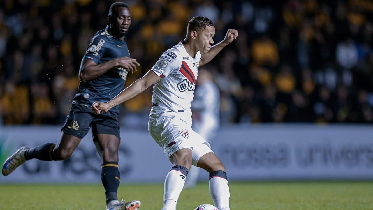 brasileirao:-criciuma-vence-atletico-go-e-abre-7-pontos-do-corinthians