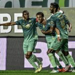 america-mg-vence-coritiba-com-gol-no-fim-e-se-aproxima-do-g-4-da-serie-b