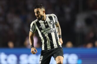 alex-telles-se-solidariza-com-arana-e-exalta-os-convocados-do-botafogo