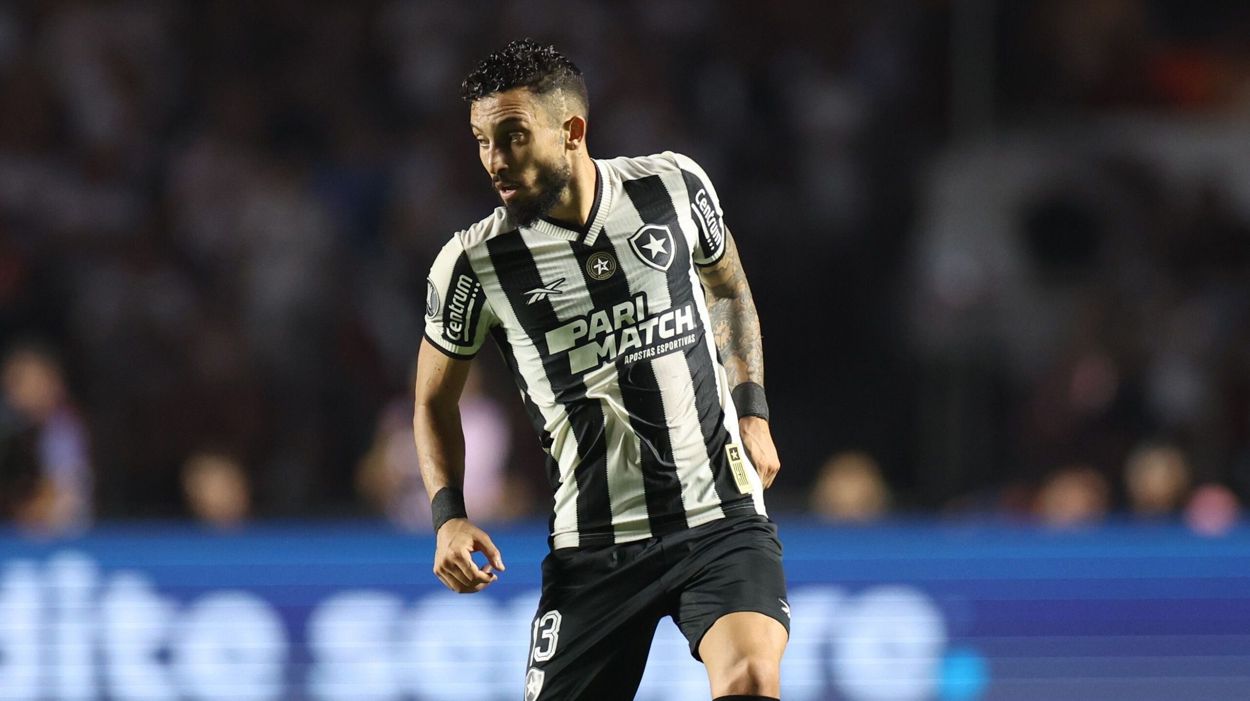 alex-telles-se-solidariza-com-arana-e-exalta-os-convocados-do-botafogo