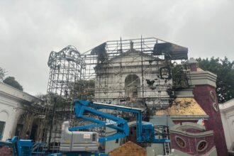 incendio-destroi-cenario-da-fachada-de-exposicao-do-castelo-ra-tim-bum-em-sao-paulo