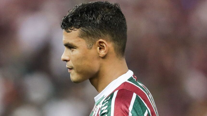 thiago-silva-joga-contra-o-flamengo?-veja-a-situacao-do-zagueiro-do-fluminense