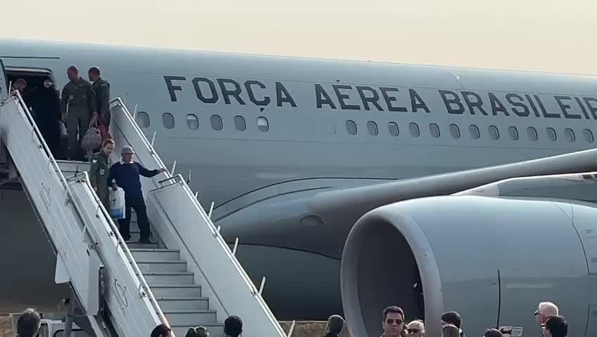 segundo-voo-com-brasileiros-repatriados-do-libano-aterrissa-em-guarulhos-(sp)