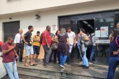 dupla-assalta-dezenas-de-passageiros-em-dois-onibus-na-avenida-brasil