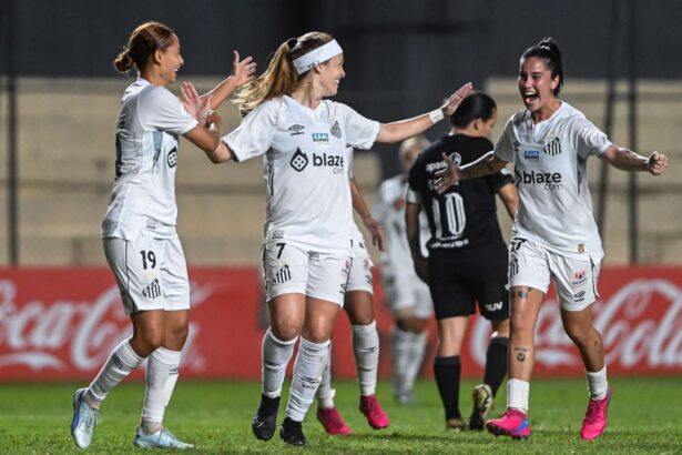 santos-vence-olimpia,-evita-corinthians-e-encara-boca-na-libertadores-feminina