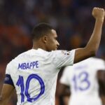 o-que-tecnico-da-selecao-francesa-disse-sobre-ida-de-mbappe-a-boate-durante-jogo