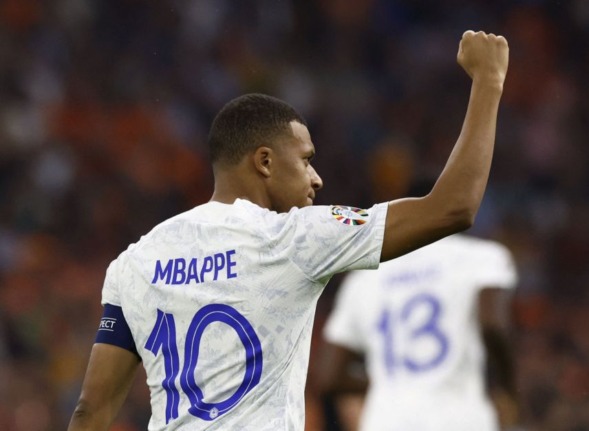 o-que-tecnico-da-selecao-francesa-disse-sobre-ida-de-mbappe-a-boate-durante-jogo