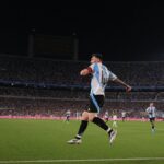 messi-atinge-nova-marca-historica-em-goleada-da-argentina-sobre-a-bolivia