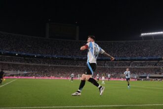 messi-atinge-nova-marca-historica-em-goleada-da-argentina-sobre-a-bolivia