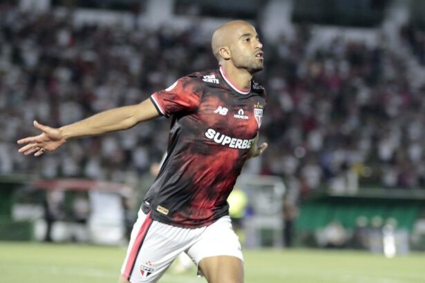 lucas-moura,-do-sao-paulo,-marca-pela-primeira-vez-contra-o-vasco