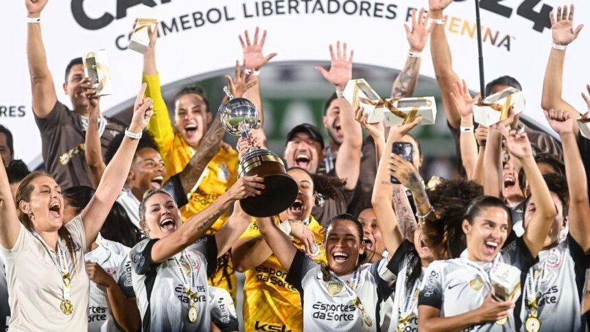 apos-titulo,-atletas-do-corinthians-protestam-contra-estrutura-da-libertadores