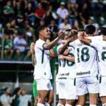 com-direito-a-gol-de-goleiro,-goias-atropela-chapecoense-na-serie-b