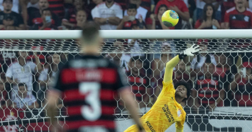 corinthians-notificara-flamengo-da-compra-de-hugo-souza-nesta-sexta-feira-(25)