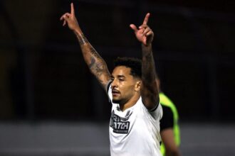 botafogo-vence,-mantem-a-lideranca-e-complica-a-situacao-do-rb-bragantino-no-brasileiro