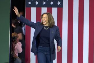 kamala-harris-faz-aceno-a-porto-rico-e-diz-para-eleitores-“aproveitarem”