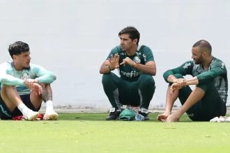 elenco-reage-a-criticas-de-abel,-e-gomez-faz-apelo-ao-palmeiras