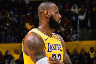 lakers-vencem-76ers-com-triplo-duplo-de-lebron-james