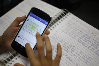 alesp-aprova-pl-que-proibe-uso-de-celular-em-escolas-publicas-e-particulares-de-sao-paulo