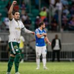 brasileirao:-palmeiras-vira-sobre-bahia-no-fim-e-segue-na-briga-pelo-titulo