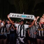 torcedores-do-botafogo-celebram-a-conquista-historica-da-libertadores-neste-domingo