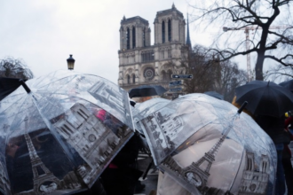 catedral-notre-dame-de-paris-celebra-primeira-missa-apos-reabertura