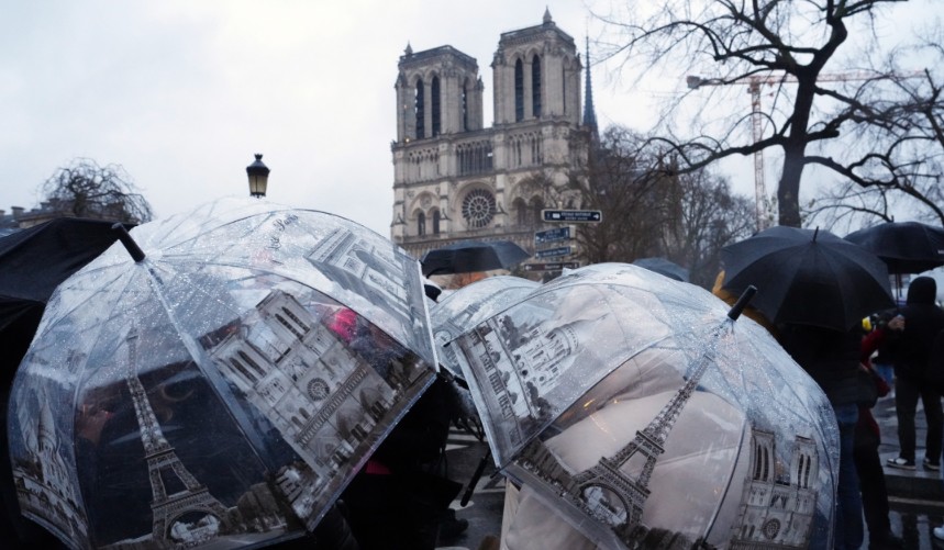 catedral-notre-dame-de-paris-celebra-primeira-missa-apos-reabertura