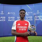 com-dois-gols-de-saka,-arsenal-goleia-o-monaco-na-champions-league