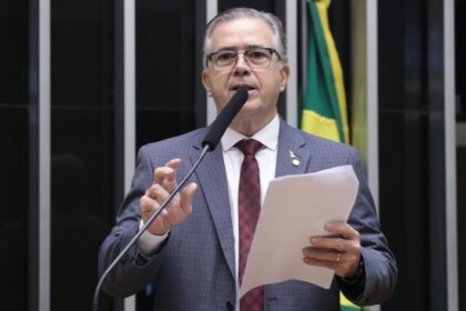 camara-aprova-pl-que-garante-tributacao-minima-de-15%-sobre-lucro-de-multinacionais-no-brasil