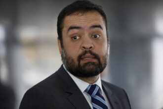 rj:-castro-diz-que-decreto-de-lula-que-restringe-armas-e-‘uma-vergonha’-e-nao-faz-mencao-a-jovem-baleada-pela-prf