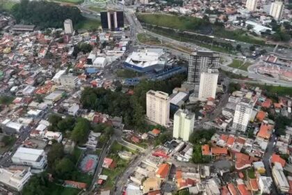 teto-de-supermercado-desaba-durante-tempestade-de-granizo-em-barueri-(sp)