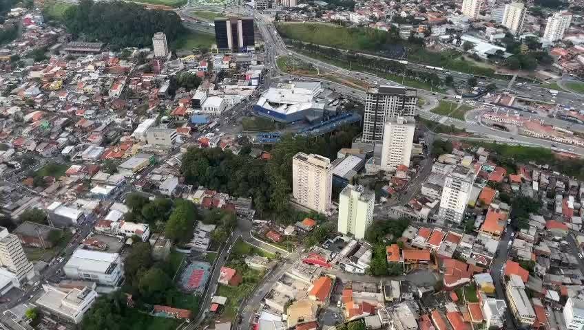 teto-de-supermercado-desaba-durante-tempestade-de-granizo-em-barueri-(sp)