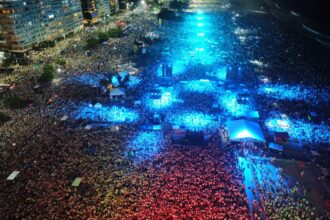 brasileiros-comemoram-chegada-de-2025-com-festas-pelo-pais