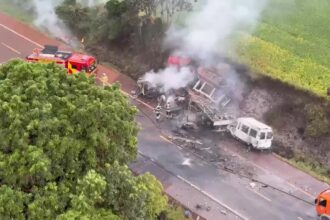 acidente-entre-carreta,-caminhao-e-van-na-br-369-(video:-cbn-maringa)