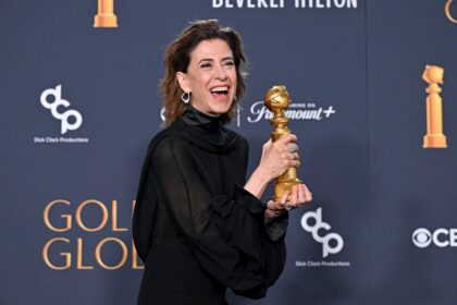 globo-de-ouro-2025:-fernanda-torres-vence-em-melhor-atriz-em-filme-de-drama-por-‘ainda-estou-aqui’