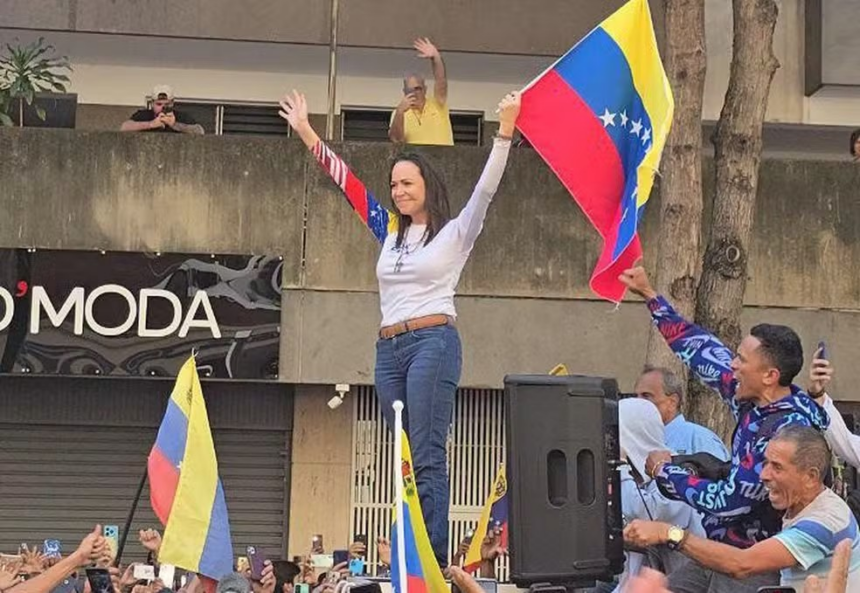 venezuela:-maria-corina-machado-e-liberada-apos-ser-detida-em-manifestacao-contra-maduro