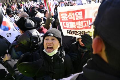 apoiadores-de-presidente-afastado-da-coreia-do-sul-protestam-contra-prisao-dele