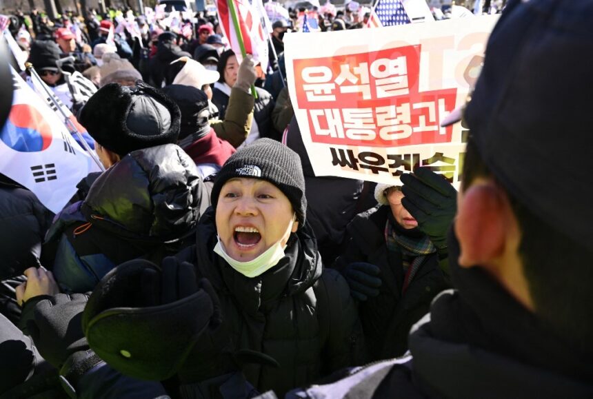 apoiadores-de-presidente-afastado-da-coreia-do-sul-protestam-contra-prisao-dele