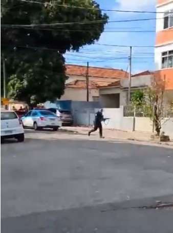 entregador-e-baleado-durante-perseguicao-policial-perto-de-shopping-na-zona-norte-do-rio