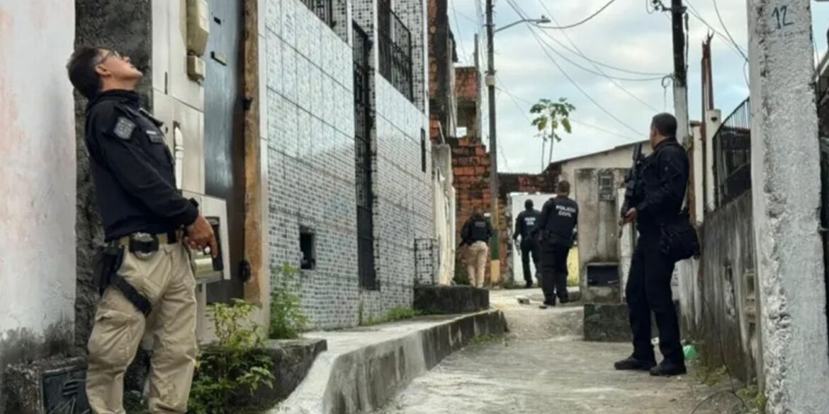 acao-contra-o-comando-vermelho-na-bahia-prende-35;-1-pessoa-foi-morta