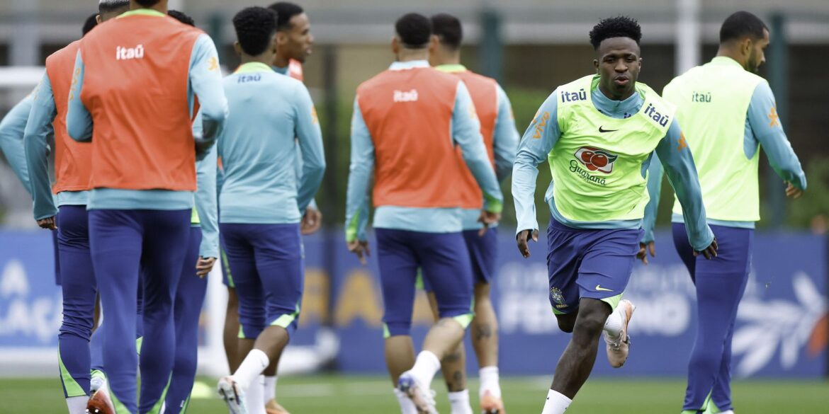 vinicius-junior-diz-que-selecao-evolui-sob-comando-de-carlo-ancelotti