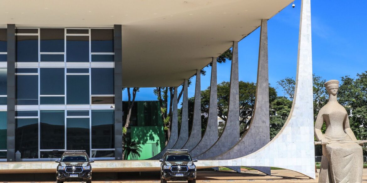 moraes-vota-para-tornar-eduardo-bolsonaro-reu-por-tentar-coagir-stf