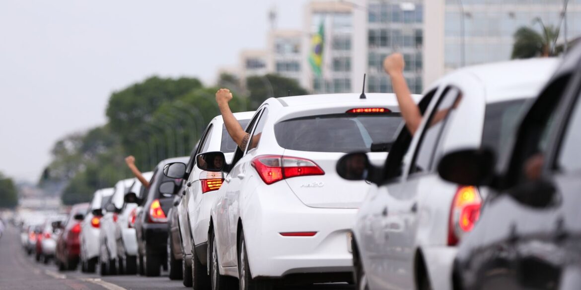 motoristas-de-aplicativo-cairam-no-conto-do-vigario,-diz-sakamoto